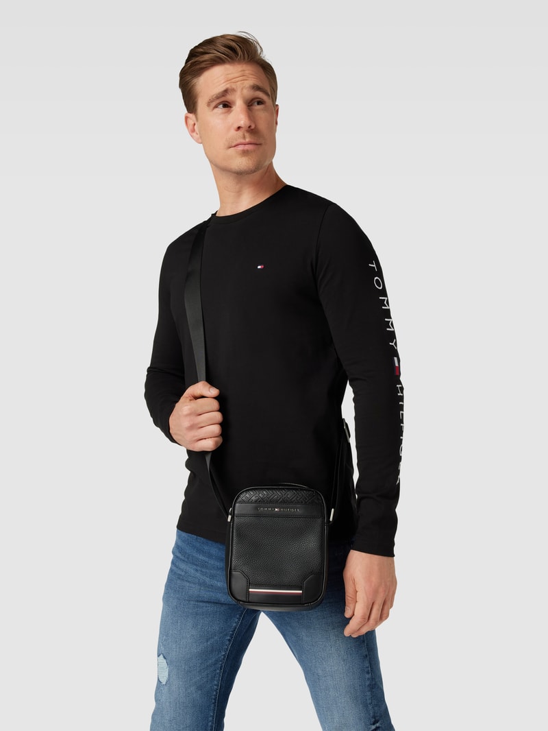 Umhängtasche mit Label-Details Modell 'CENTRAL MINI' in schwarz