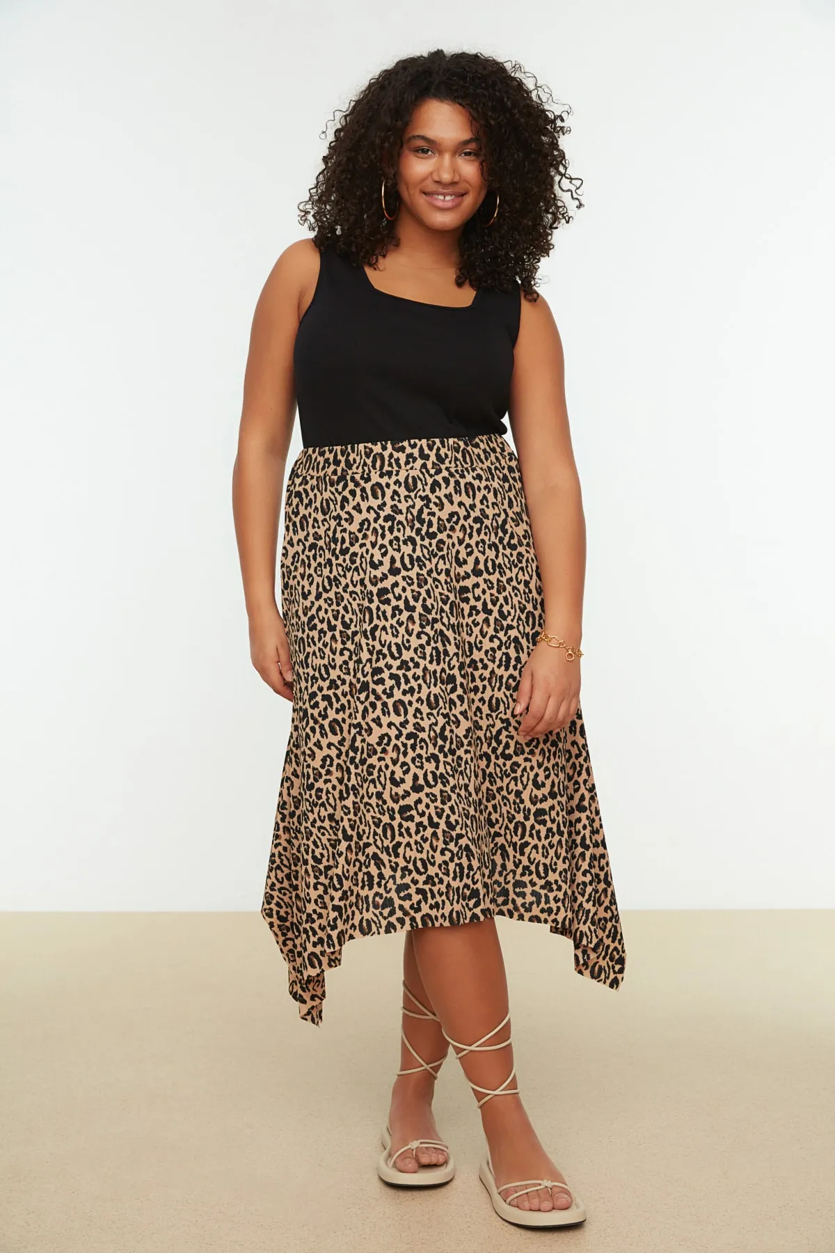 Trendyol Curve  Brauner Strickrock mit asymmetrischem Tiermuster TBBSS22ET0253