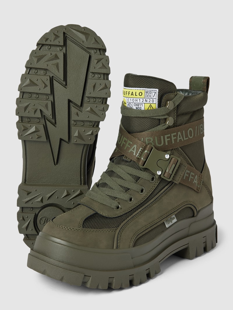 Schnürboots mit Klickverschluss in khaki