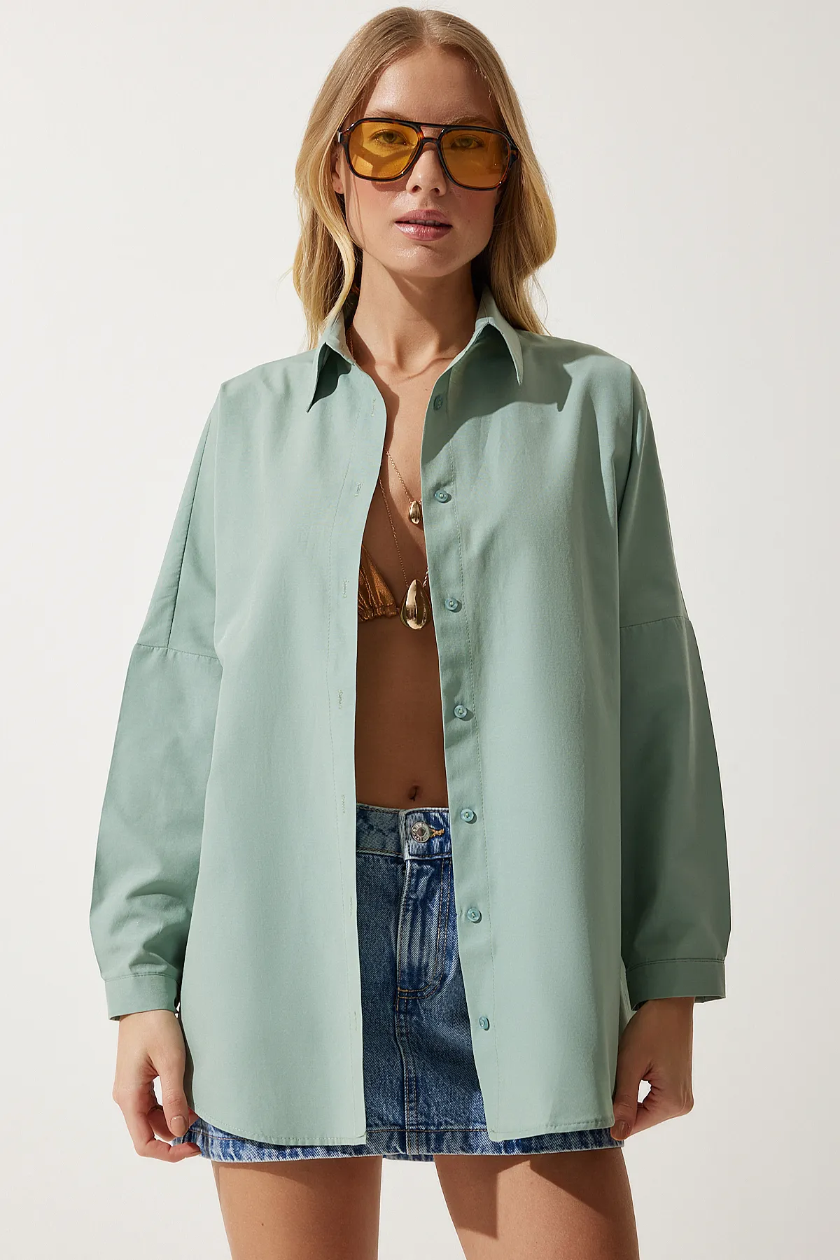 Happiness İstanbul  Grünes Oversize-Lang-Basic-Shirt für Damen DD00842