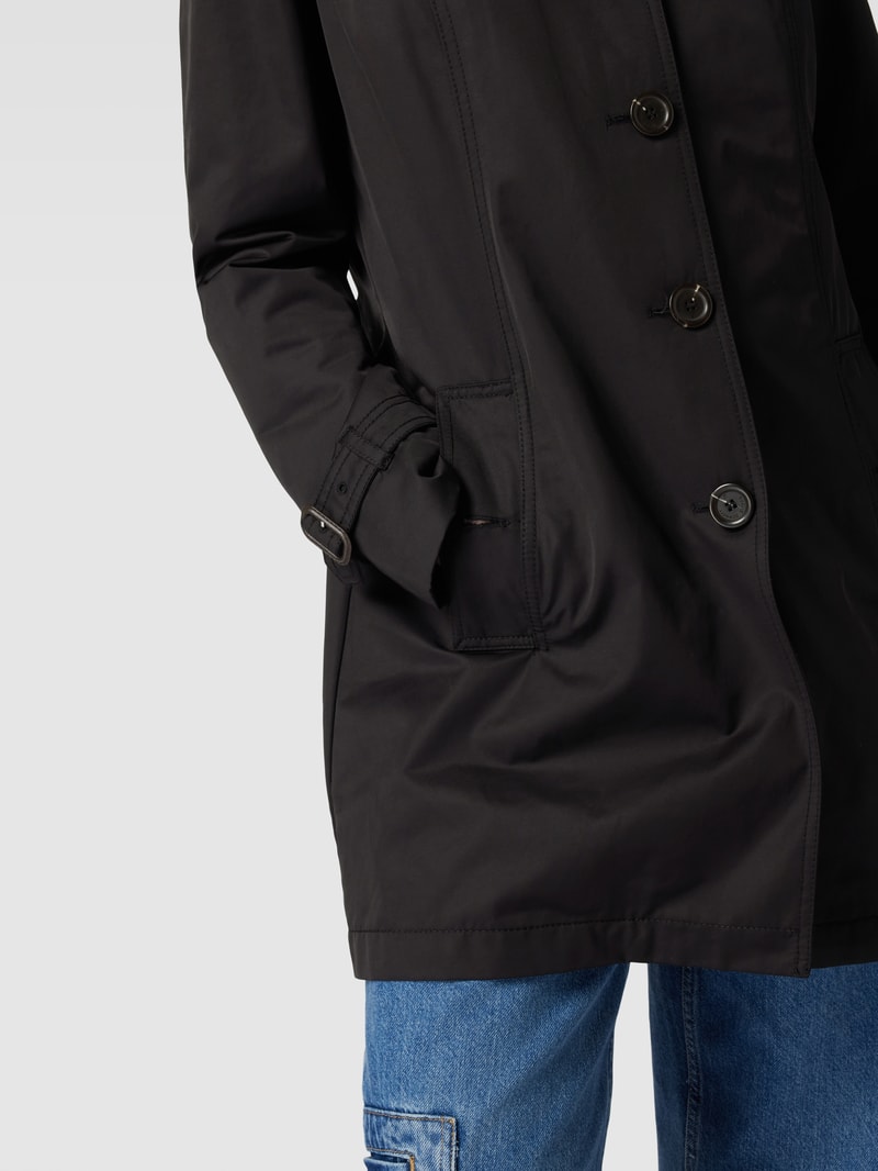 Jacke mit seitlichen Eingrifftaschen in schwarz