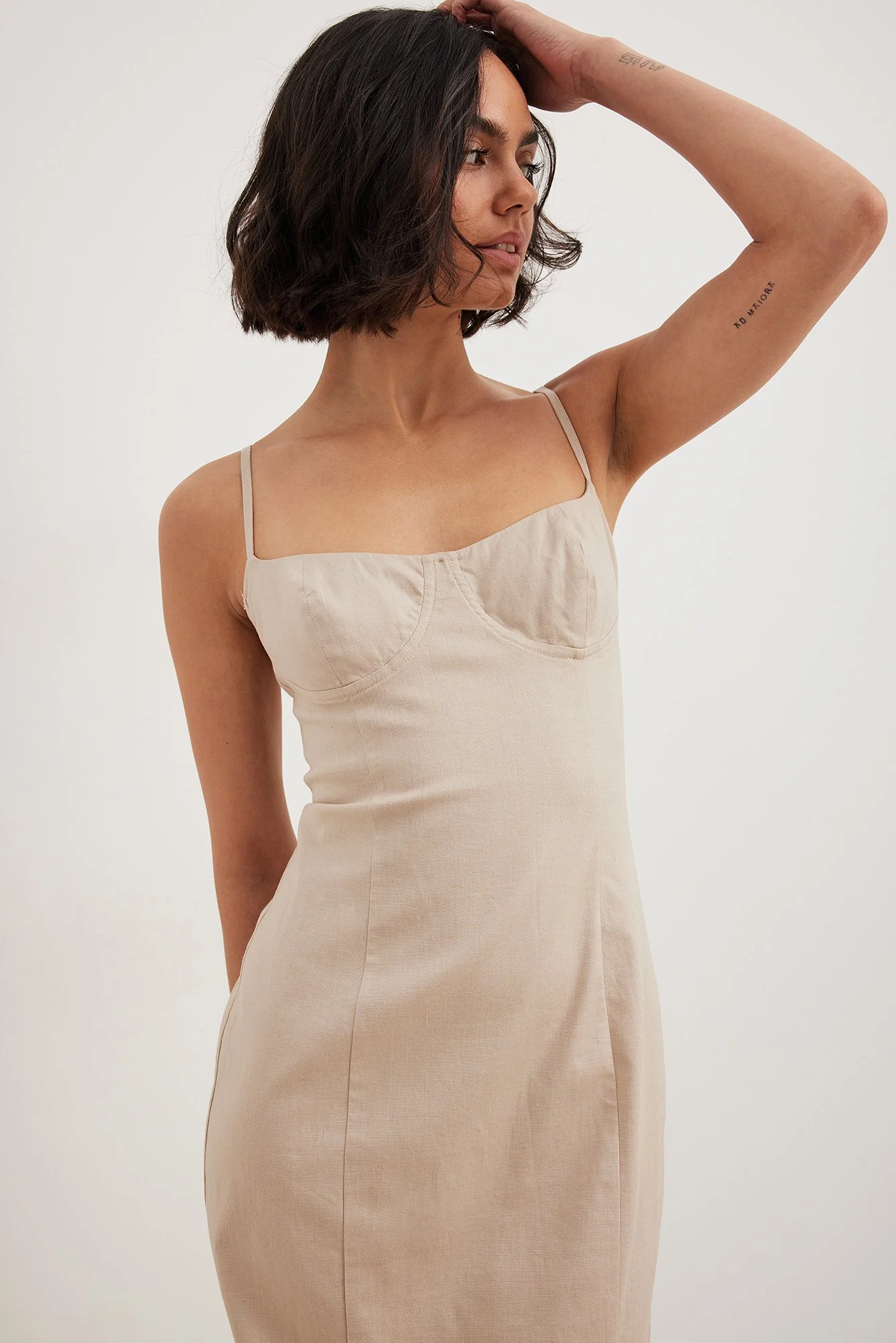 Midikleid mit Körbchendetails