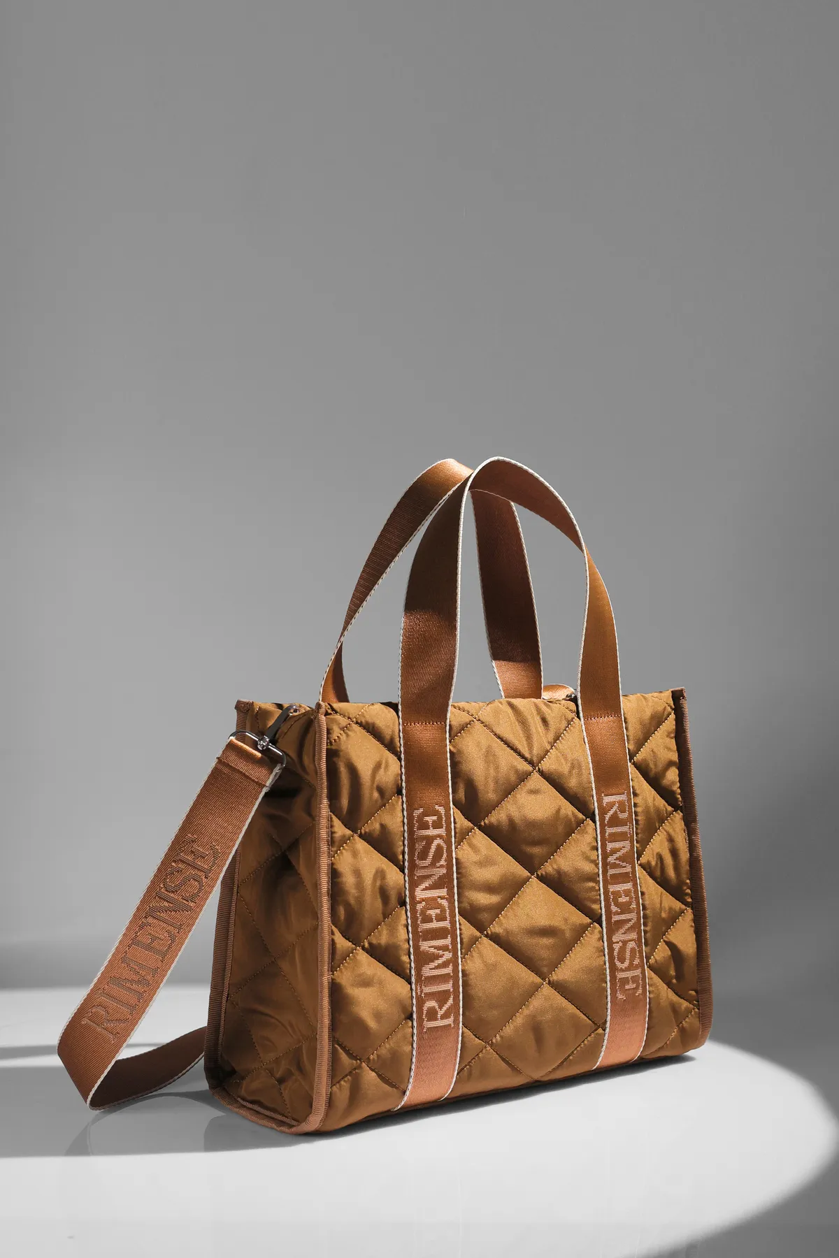 Rimense  Hellbraune, gesteppte Hand- und Schultertasche für Damen