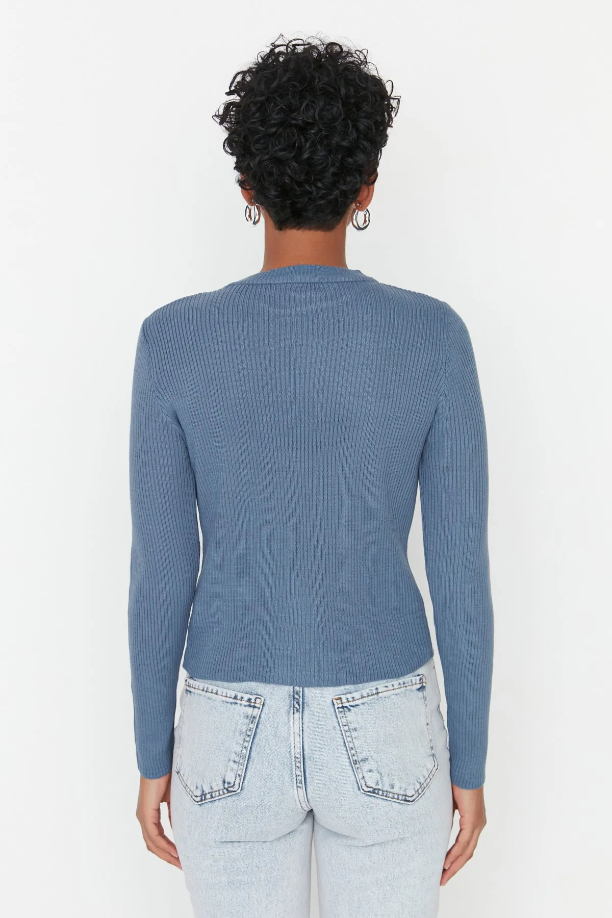 Trendyol Collection  Indigoblauer Basic-Pullover aus Kordelstrick TWOAW22KZ1708