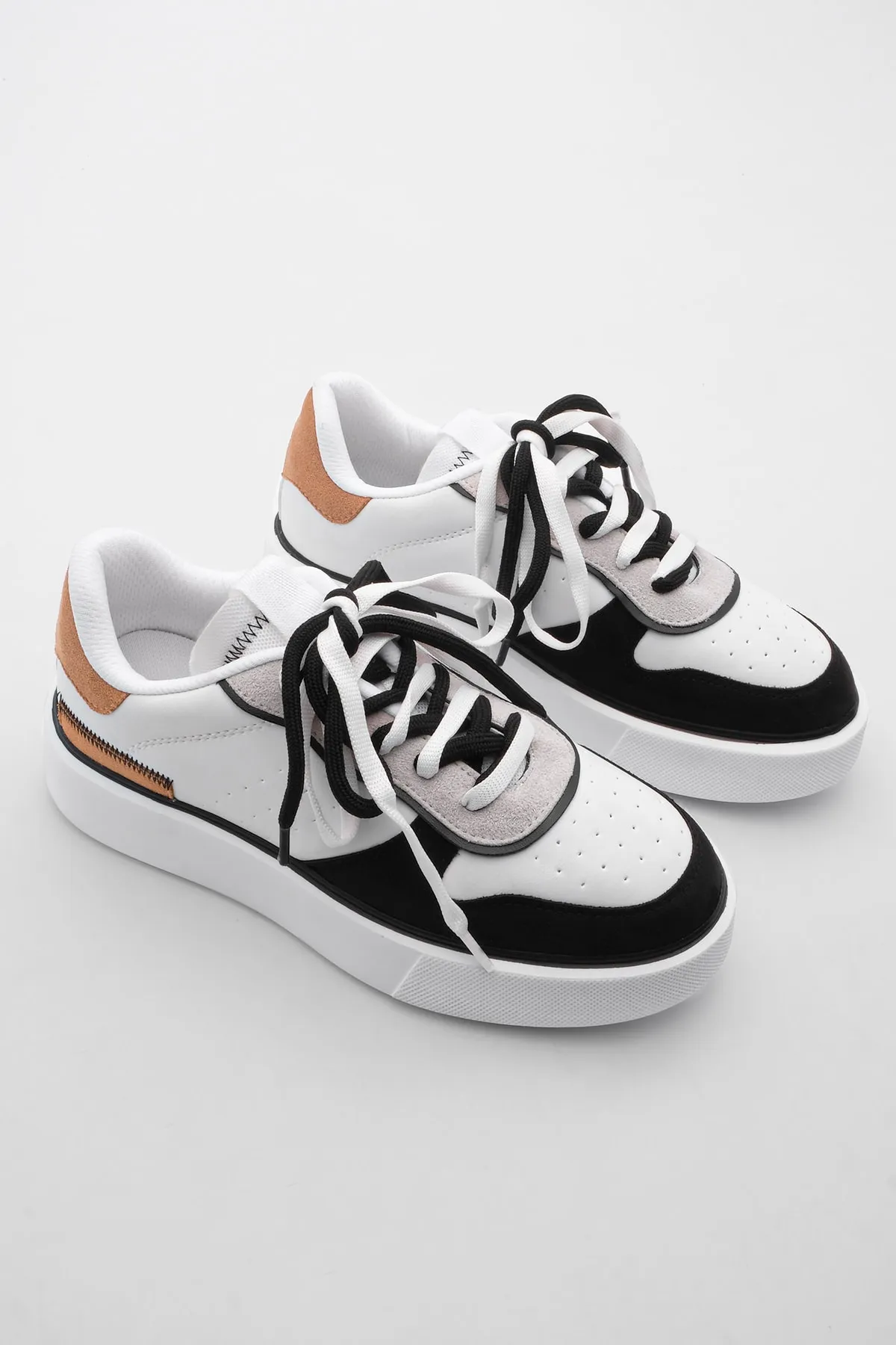 Marjin  Damen-Sneaker, hohe Sohle, Blockfarbe, Schnür-Sportschuhe, Pera weiß
