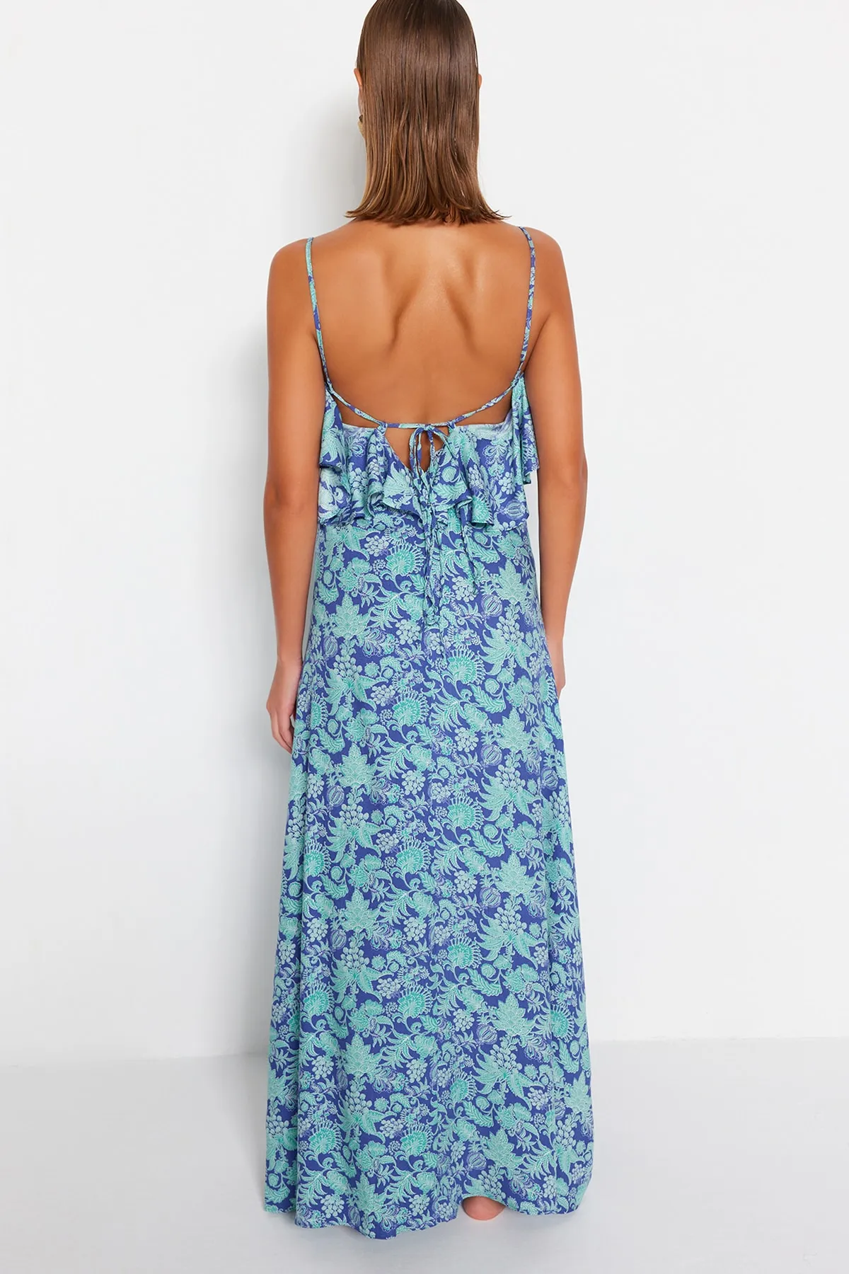 Trendyol Collection  Maxi-Strandkleid mit gewebtem Volant und Blumenmuster TBESS19WY0004