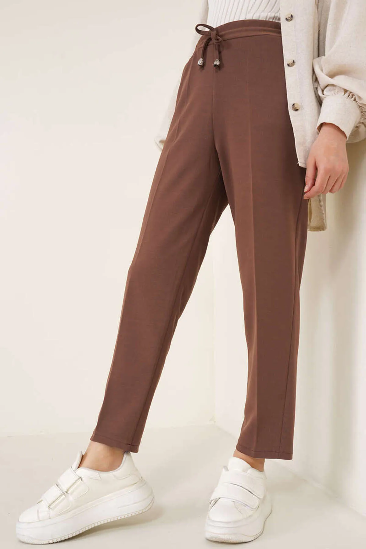 benguen  6624 Knöchelhose mit elastischem Bund und Seildetails, Braun