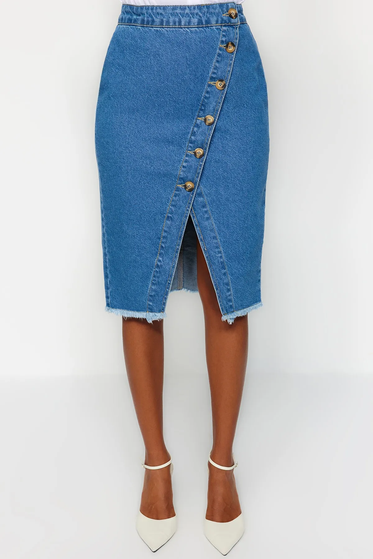 Trendyol Collection  Blauer Midi-Jeansrock mit Schlitz und Knopfdetail TWOSS20ET0494