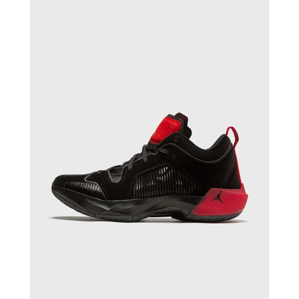NIKE JORDAN XXXVII LOW DQ4122-007 / schwarz