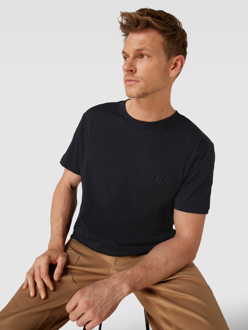T-Shirt aus Baumwolle mit Label-Detail in schwarz