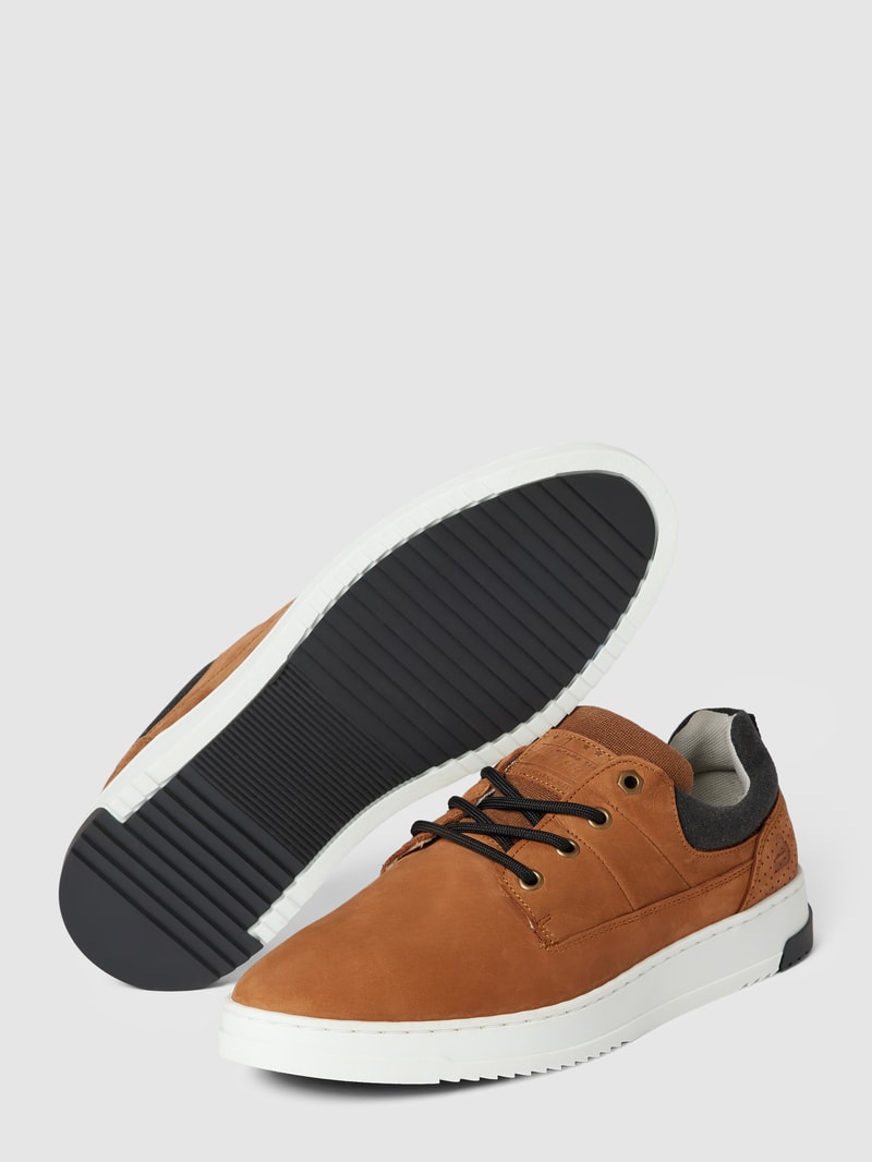 Schnürschuhe mit Label-Details in cognac