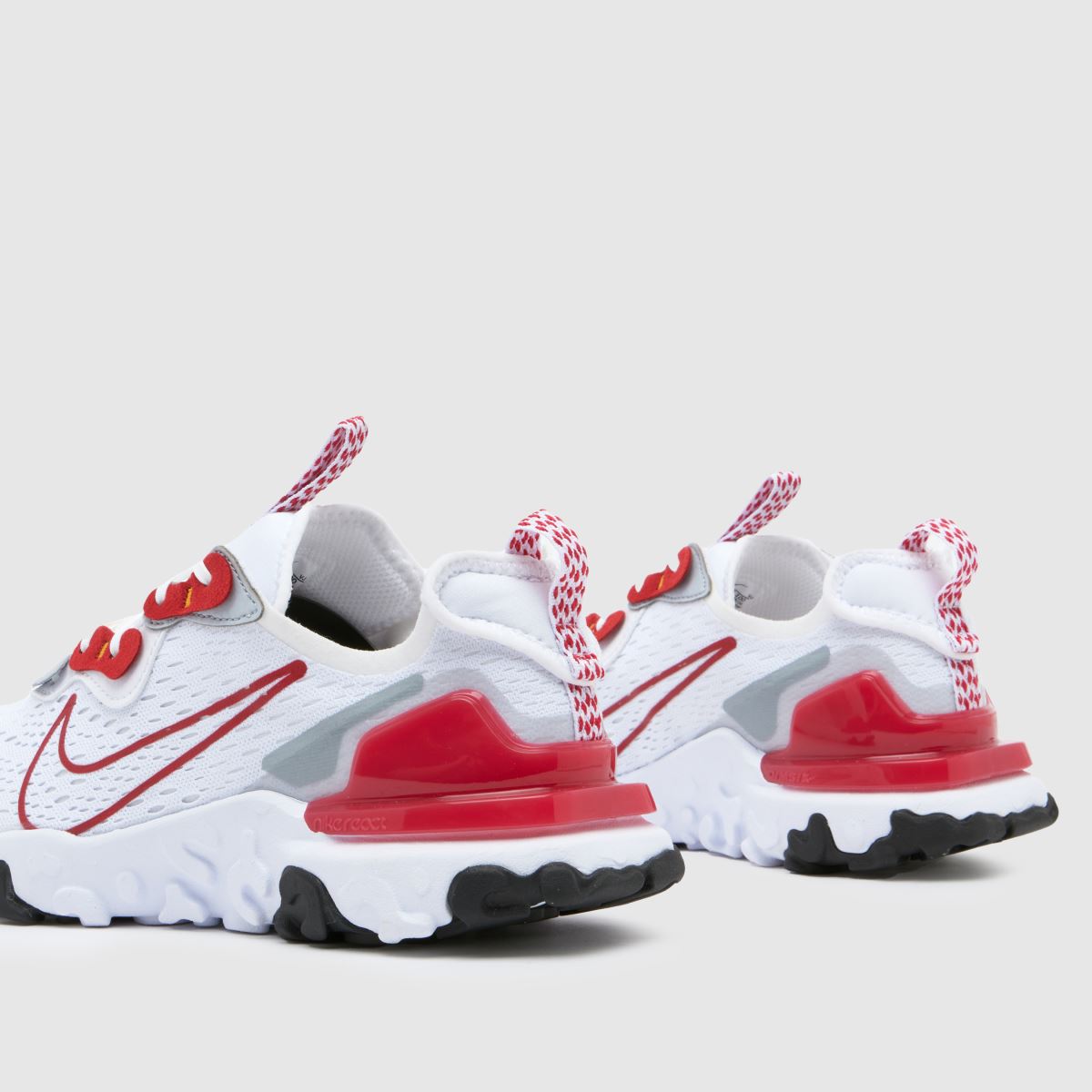 Nike vita och röda React Vision-skor för pojkar och ungdom