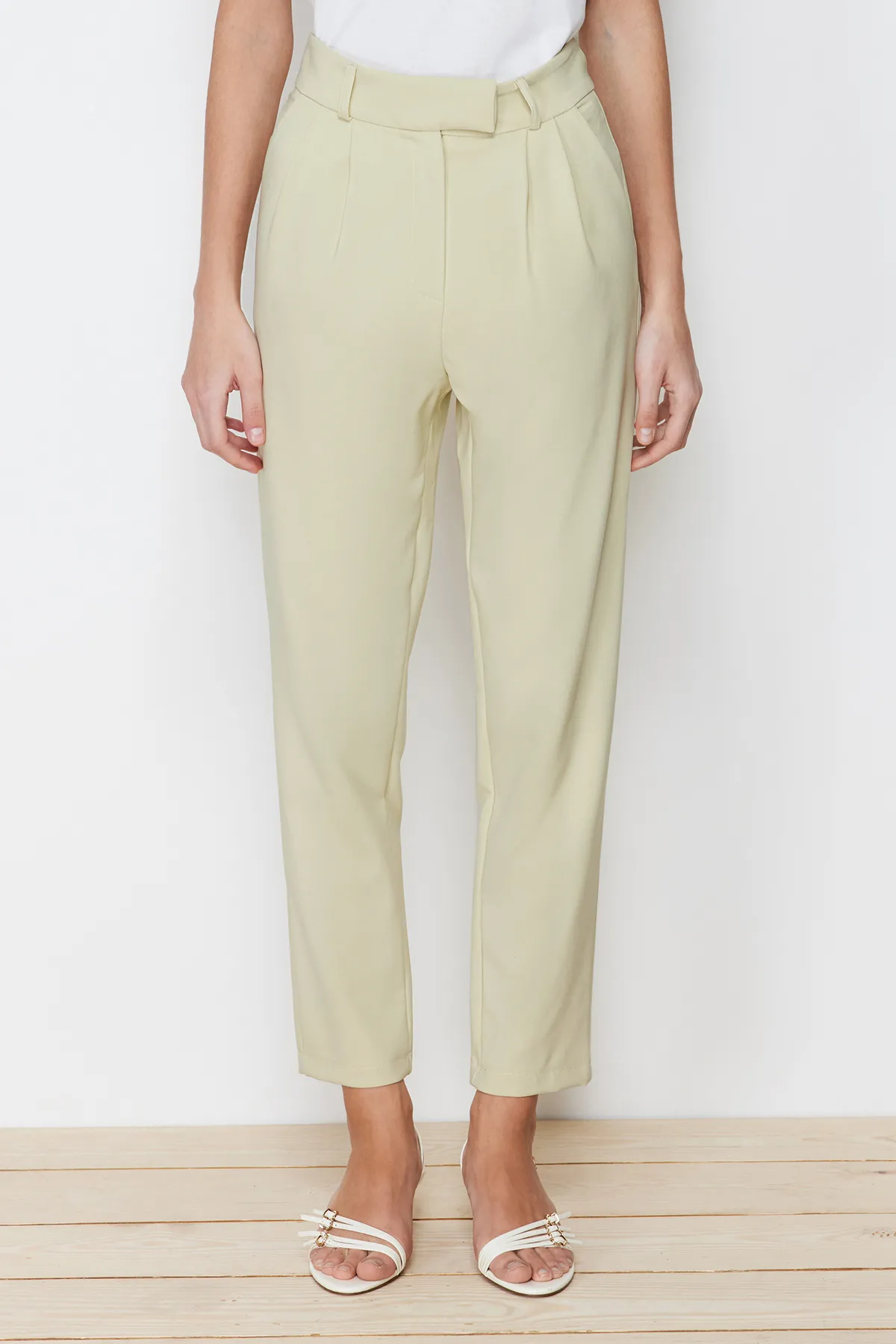Trendyol Modest  Khakifarbenes Set aus Blazer und Hose – gewebt TCTAW23US00132