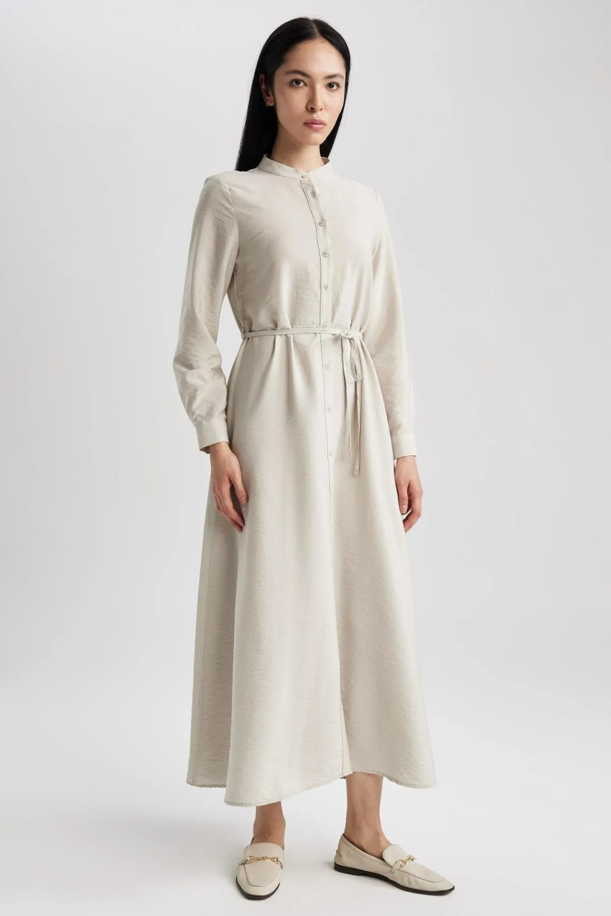 DeFacto  Langärmliges Kleid mit normaler Passform und Rundhalsausschnitt