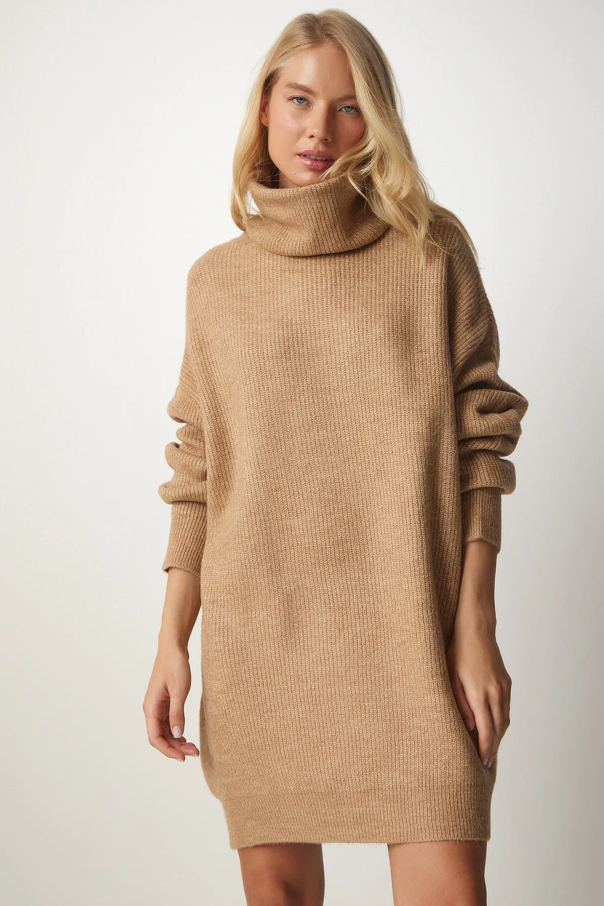 Happiness İstanbul  Langer Rollkragenpullover für Damen in Keksoptik, MX00107