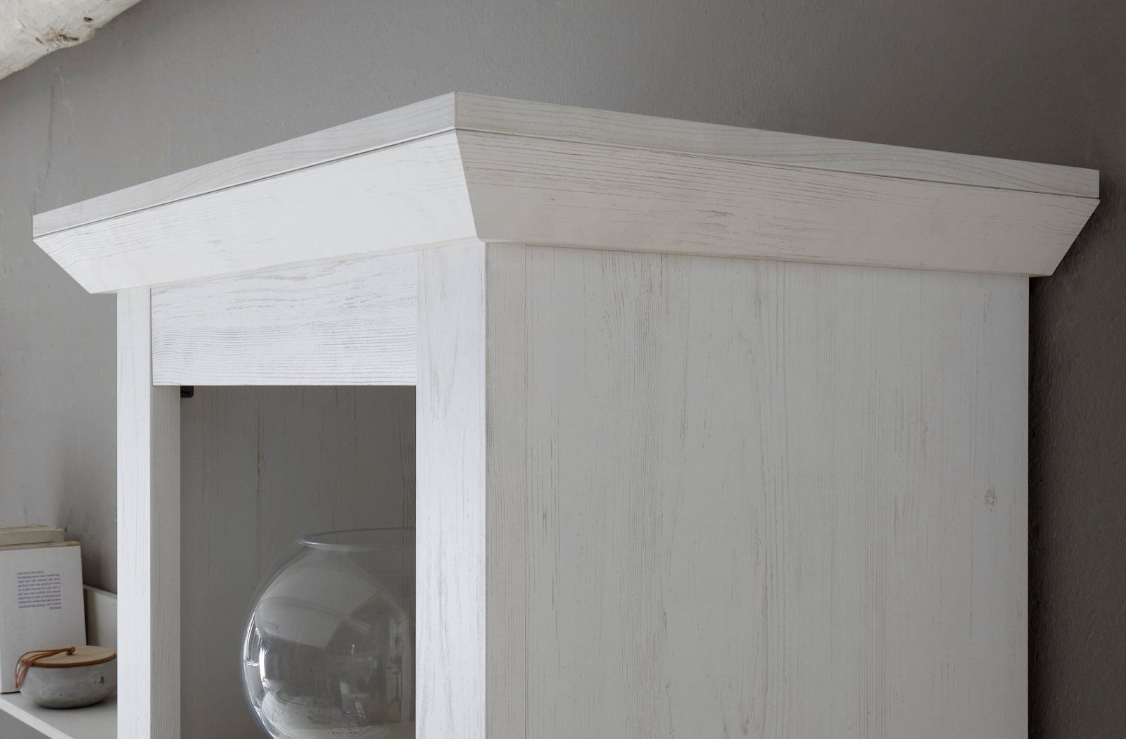 Furn.Design Schlafzimmer-Set Hooge, (in Pinie weiß Landhaus, Komplett-Set 4-teilig), inklusive 7-türiger Kleiderschrank