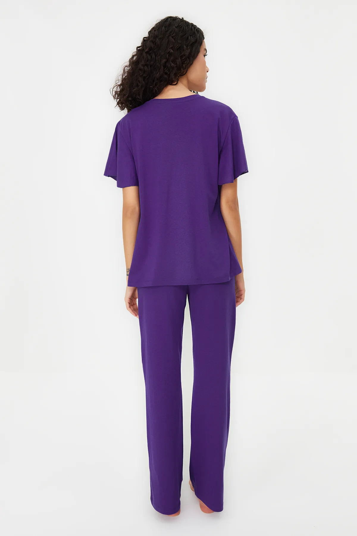 Trendyol Collection  Lilafarbenes Pyjama-Set aus Baumwolle mit Flamingo-Aufdruck und Schwungrad-Detail THMSS20PT0172