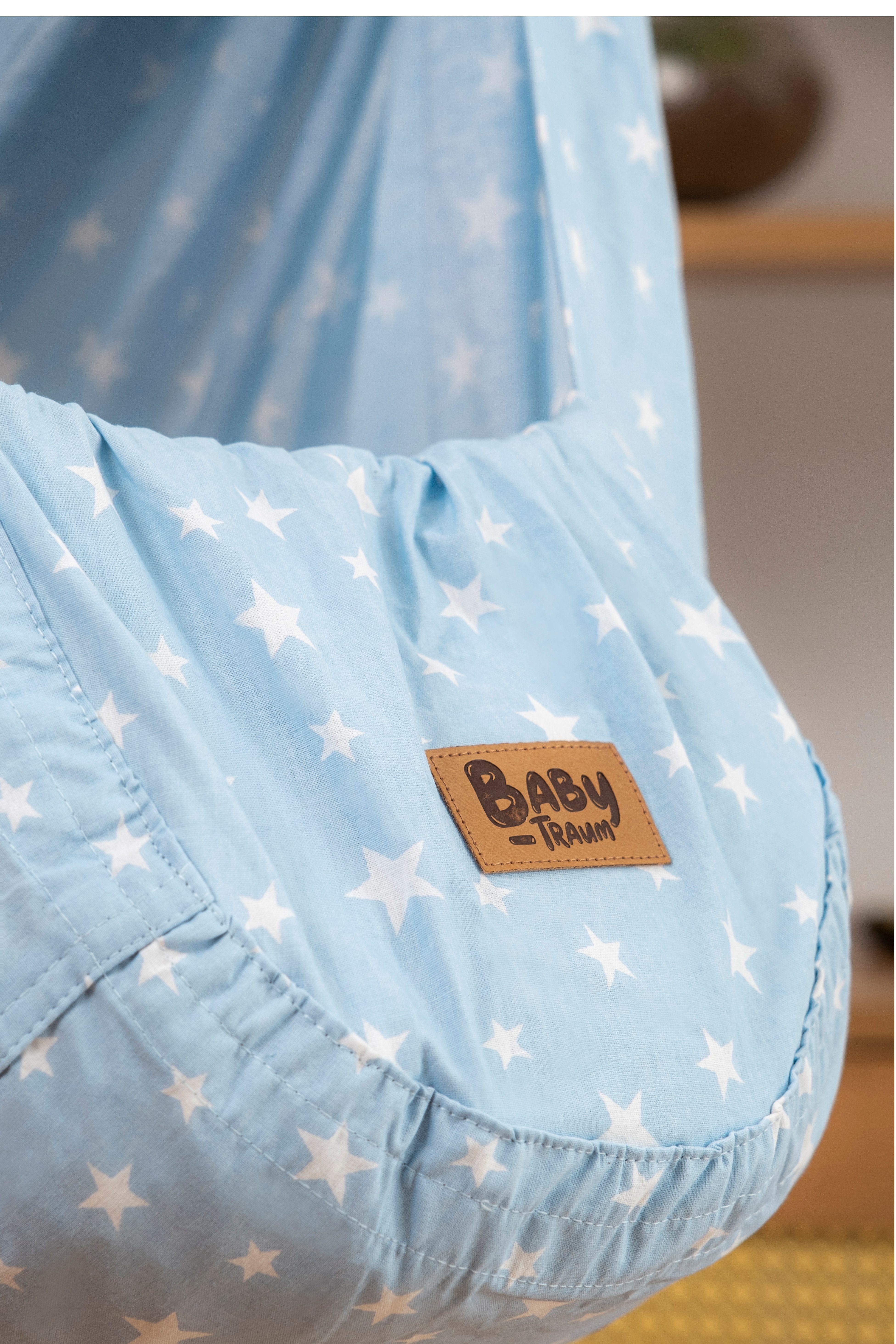 Teppich-Traum Federwippe Baby-Traum Federwiege für Neugeborene, waschbar, weiße Sterne blau