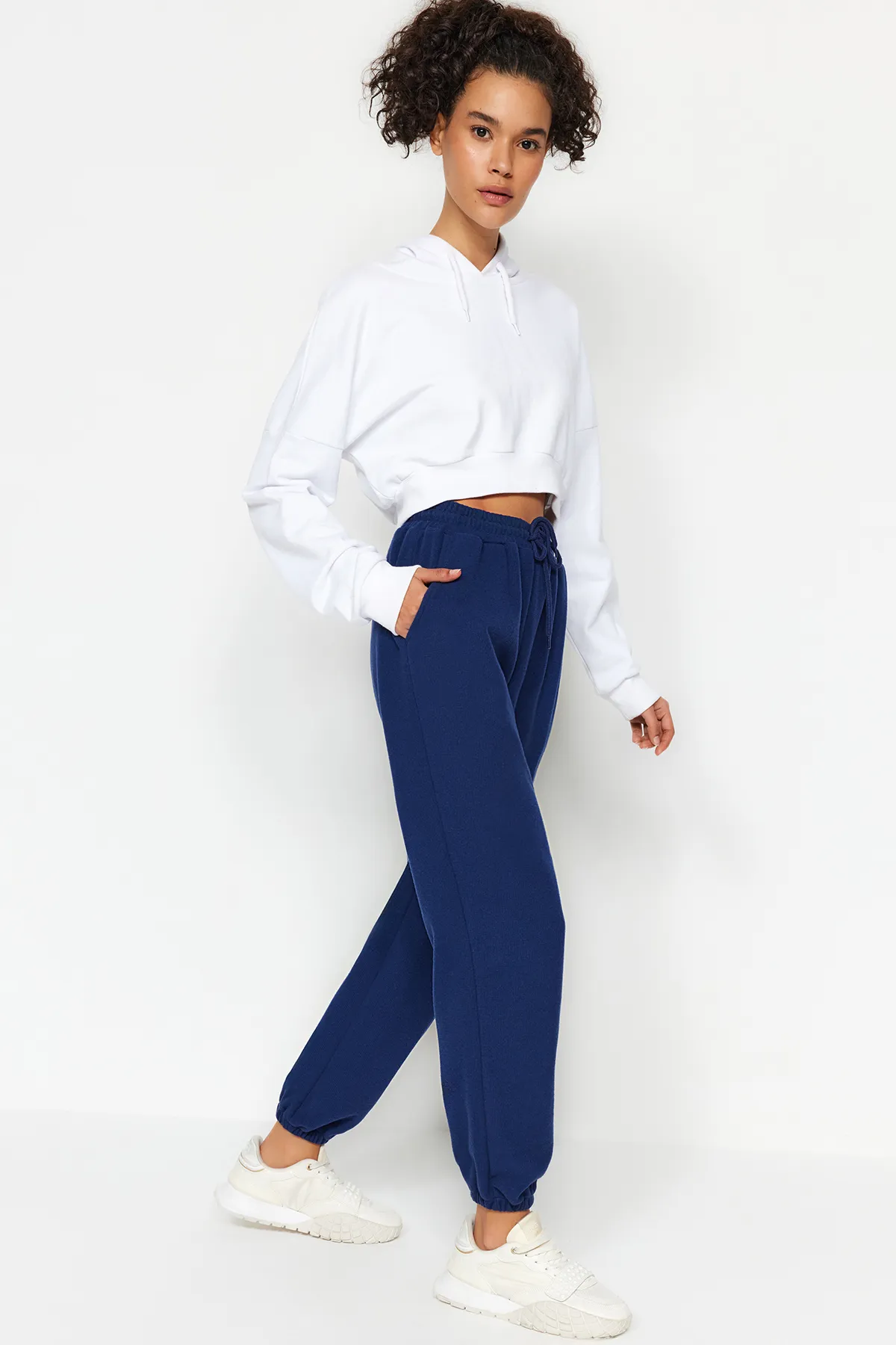 Trendyol Collection  Dark Navy Thessaloniki Bequeme Passform, gestrickte Sport-Jogginghose mit Tasche TWOAW21EA0168