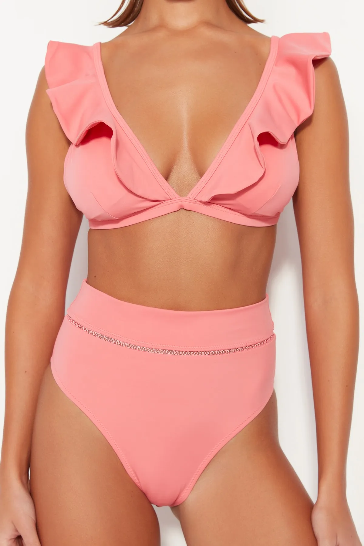Trendyol Collection  Rosafarbenes Triangel-Bikinioberteil mit Volant TBESS22BU0023