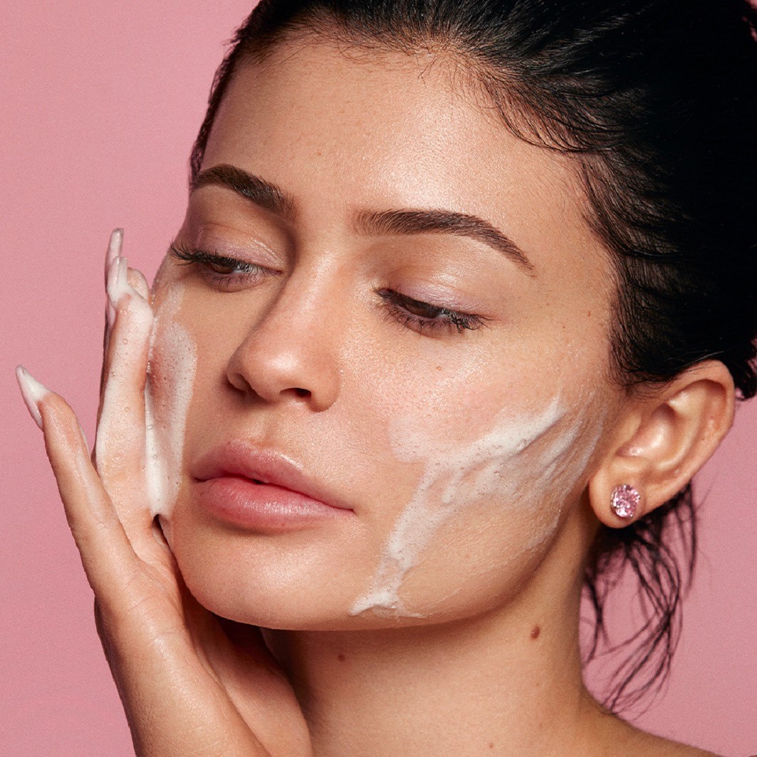 KYLIE COSMETICS Kylie Skin habzó arctisztító