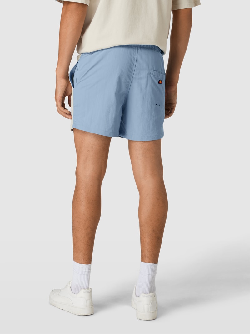 Shorts mit seitlichen Eingrifftaschen in blau