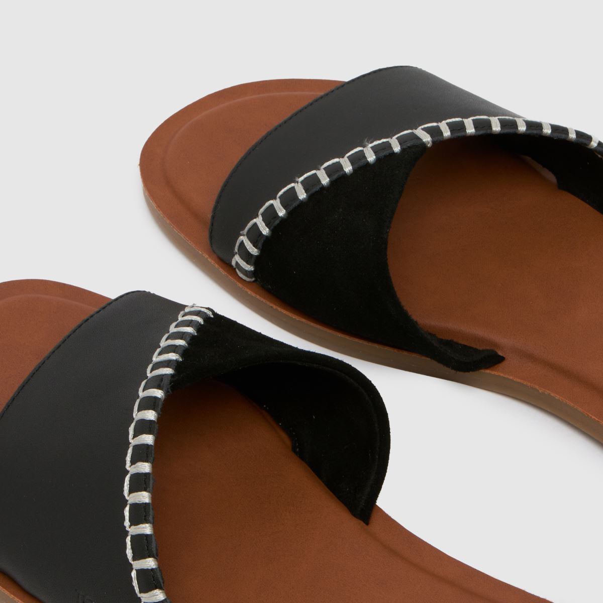 TOMS – Svarta sheasandaler