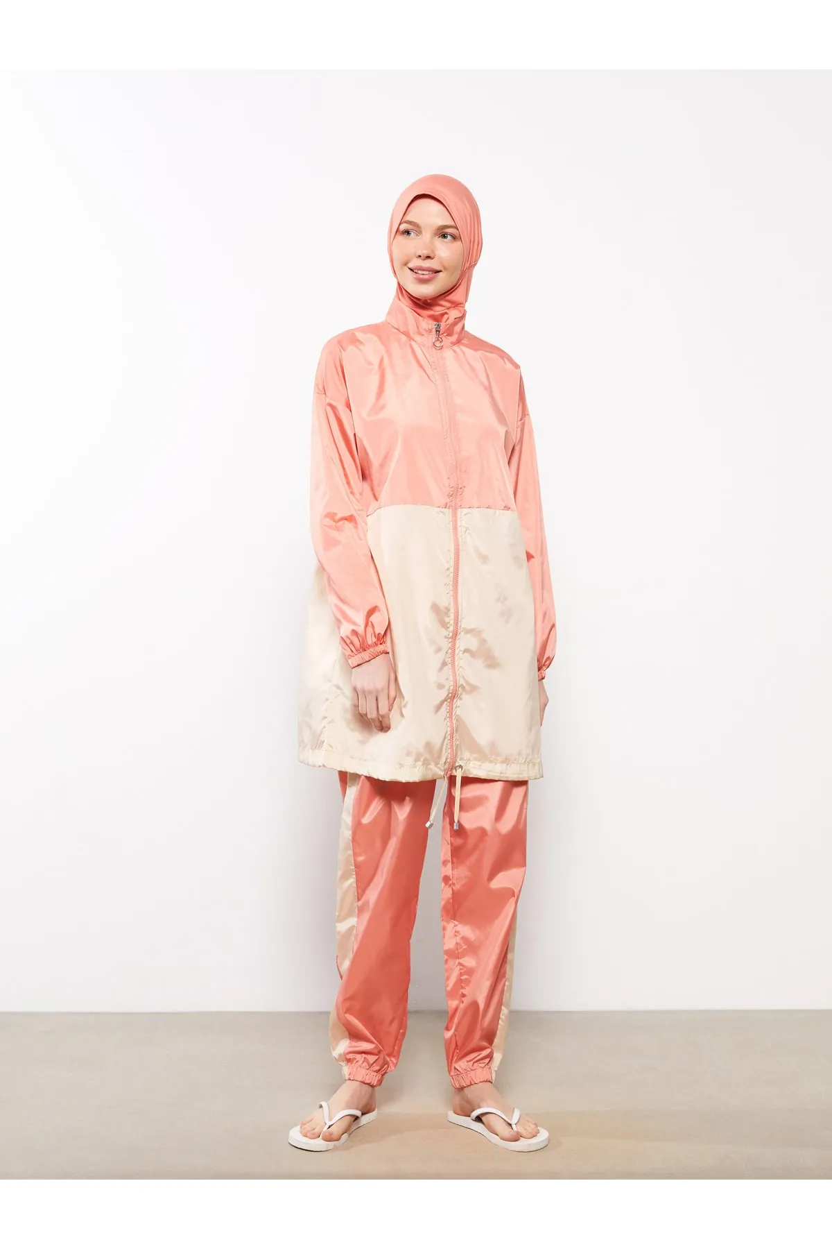 LC Waikiki  Hijab-Badeanzug-Set für Damen mit hohem Kragen und Farbblockierung und langen Ärmeln