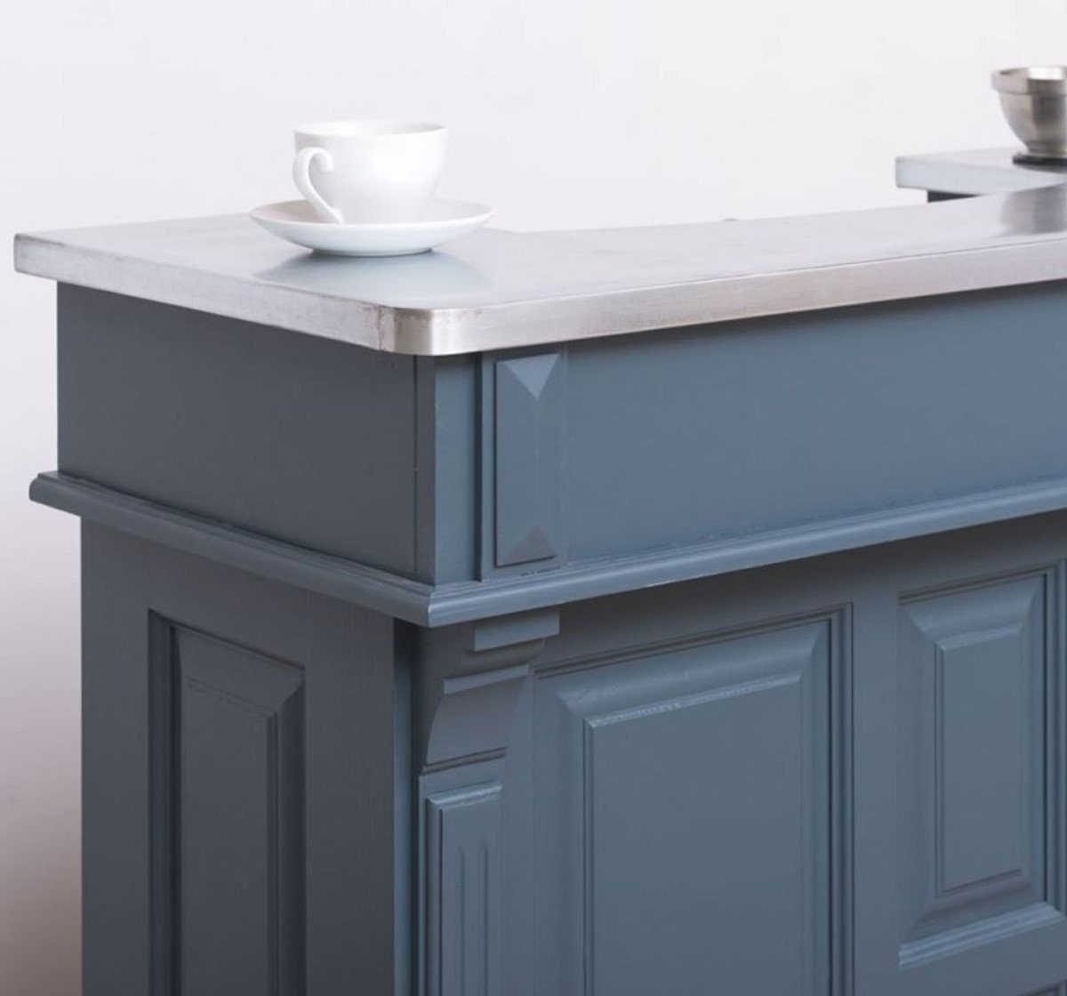 Casa Padrino Barschrank Landhausstil Theke Blau / Silber 120 x 65 x H. 107 cm - Massivholz Thekentisch mit verzinkter Tischplatte - Barmöbel im Landhausstil