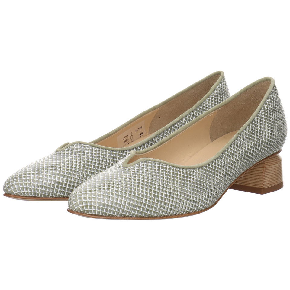 Brunate Pumps