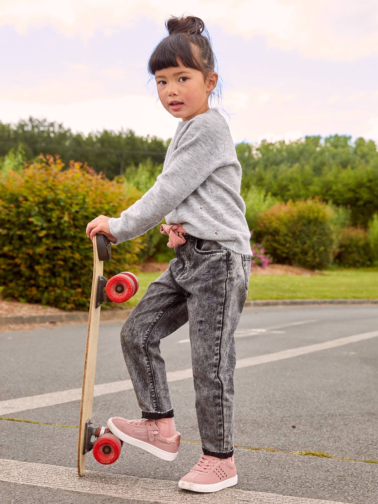 Vertbaudet Mädchen Jeans mit Stoffgürtel, Mom-Fit - schwarz