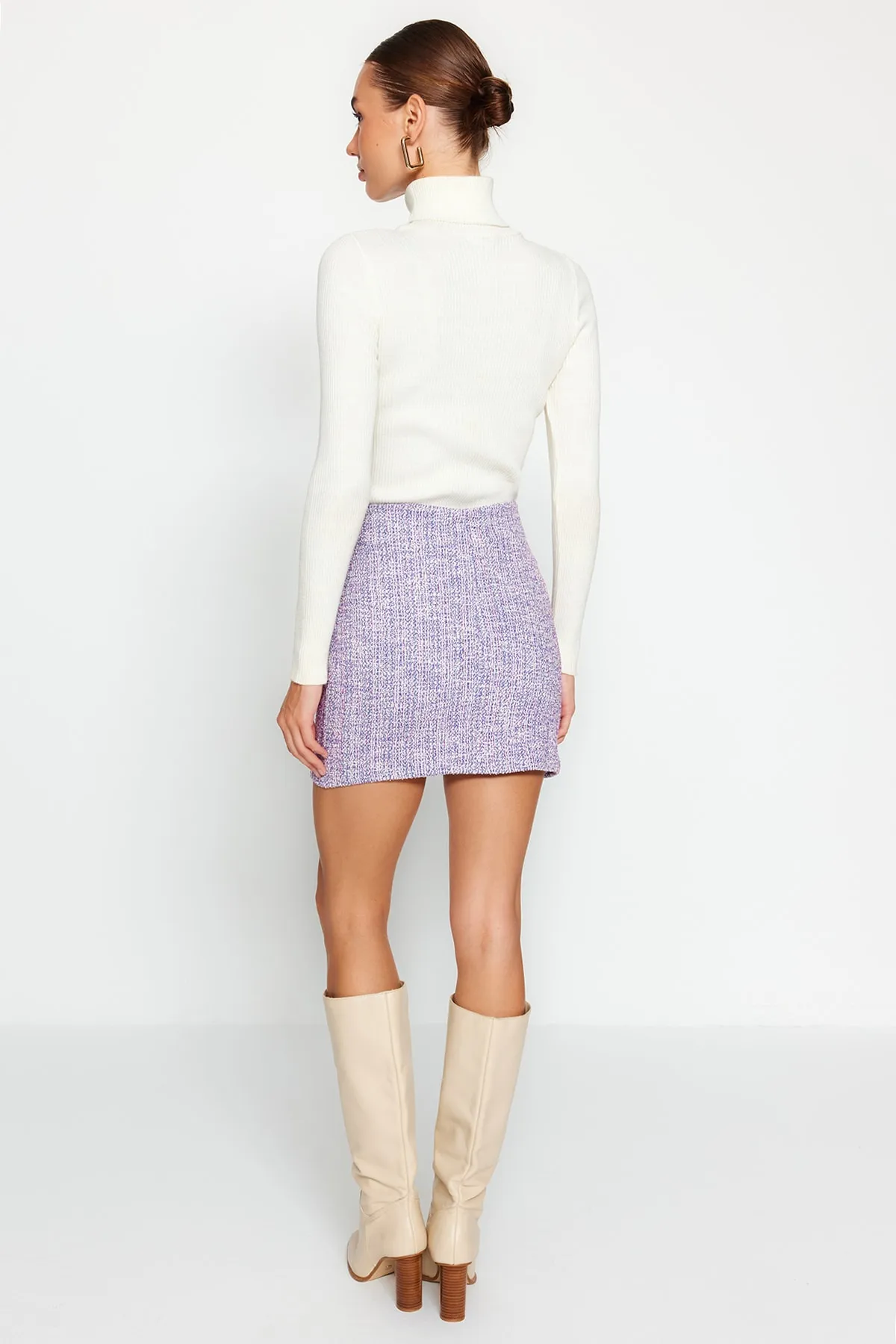 Trendyol Collection  Lilafarbener Tweed-Mini-Strickrock mit normaler Taille und Reißverschluss und Schlitz TWOAW24ET00146