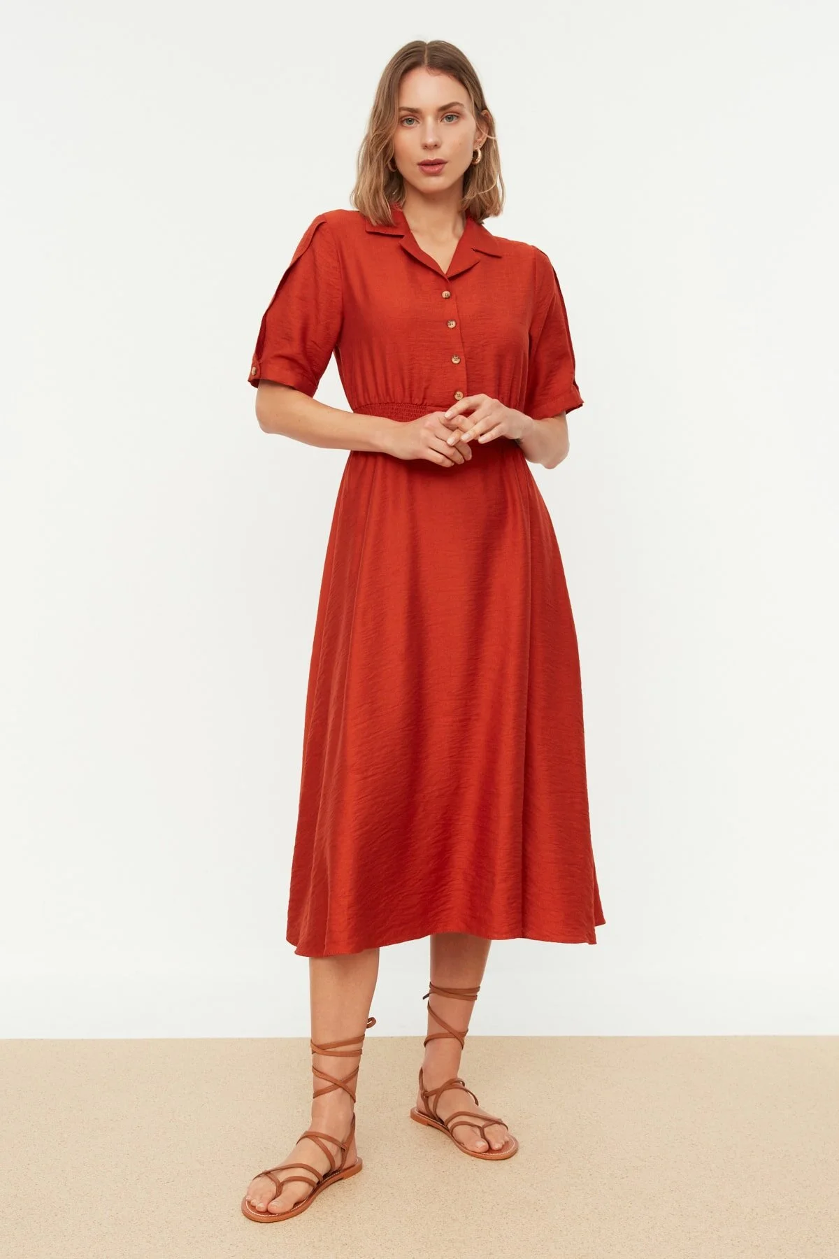 Trendyol Collection  Orangefarbenes Webkleid mit Gimpen- und Knopfdetails TWOSS21EL1023