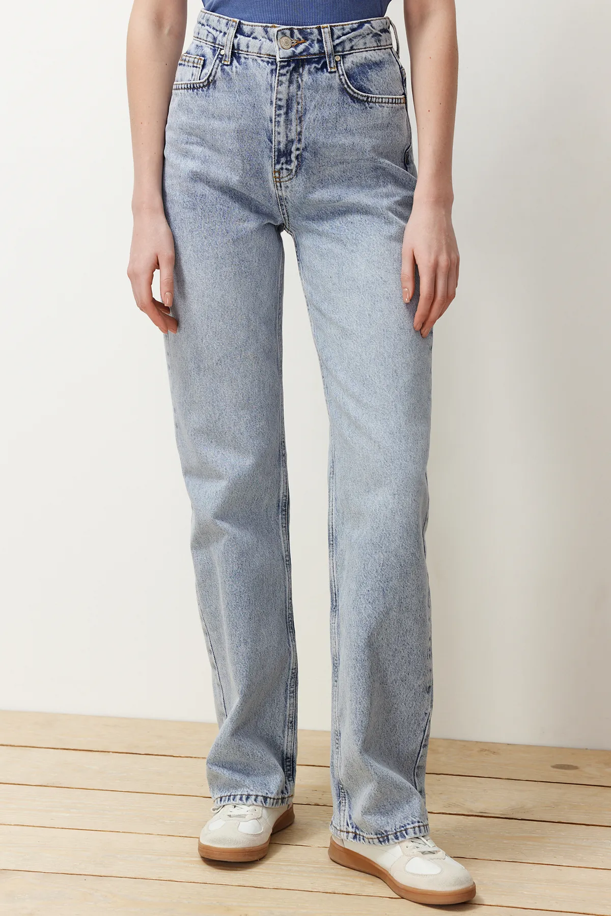 Trendyol Collection  Blaue Jeans mit hoher Taille und weitem Bein TWOAW22JE0249