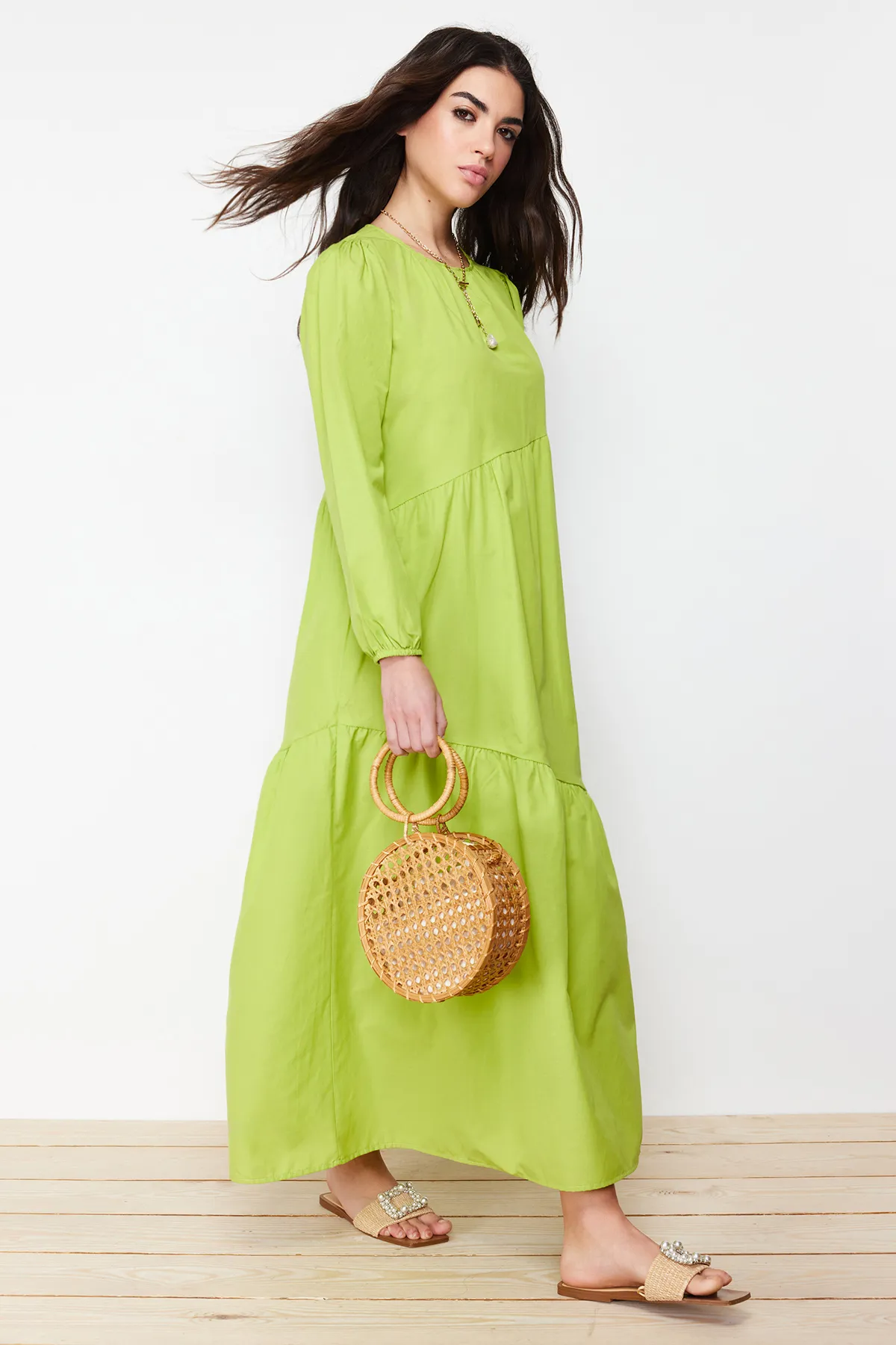 Trendyol Modest  Ölgrünes, detailliertes Baumwoll-Webkleid mit weitem Schnitt und Raffung TCTSS21EL3470