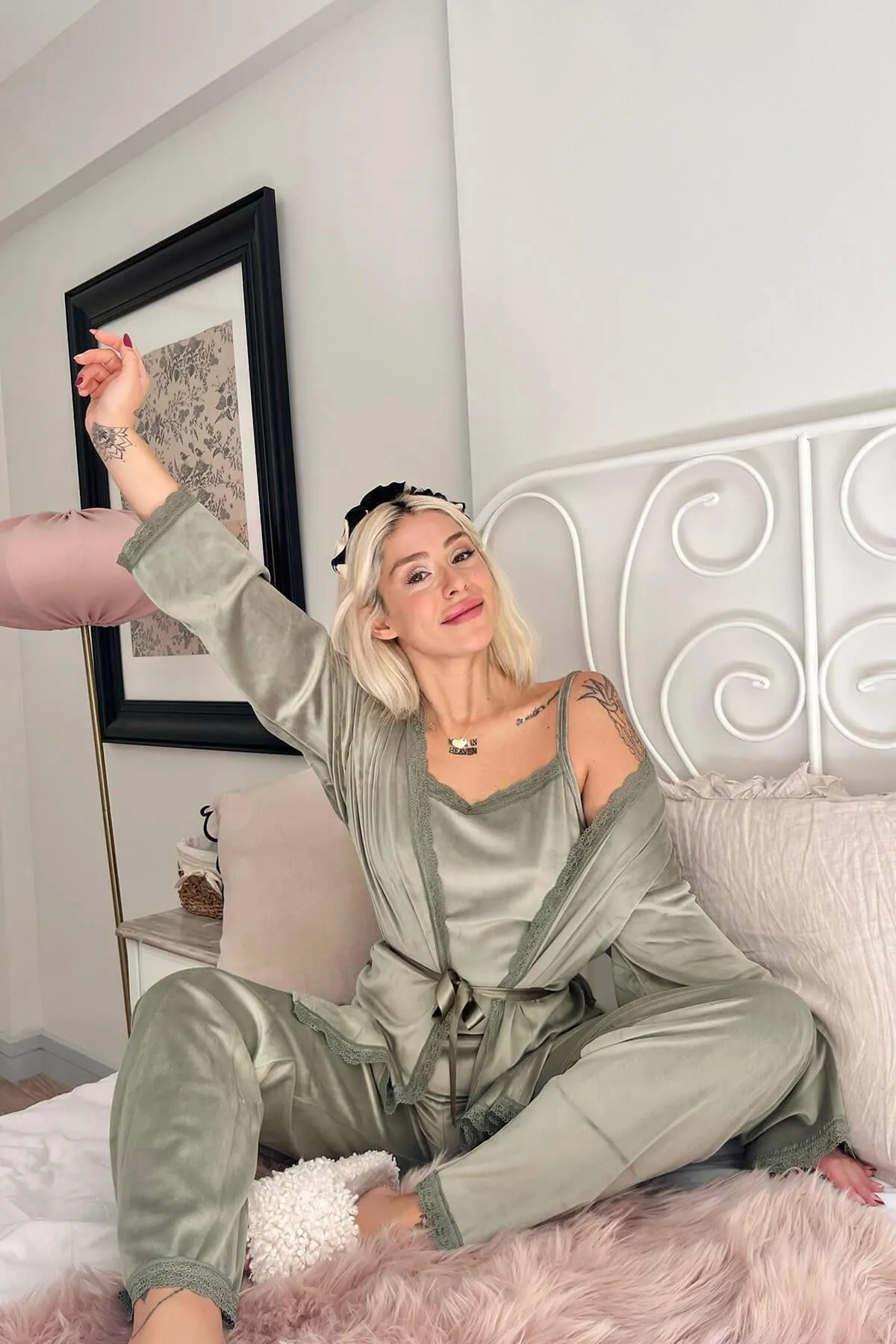 Pijamaevi  Green Gage Exklusives Damen-Pyjama-Set aus Samt mit Bademantel