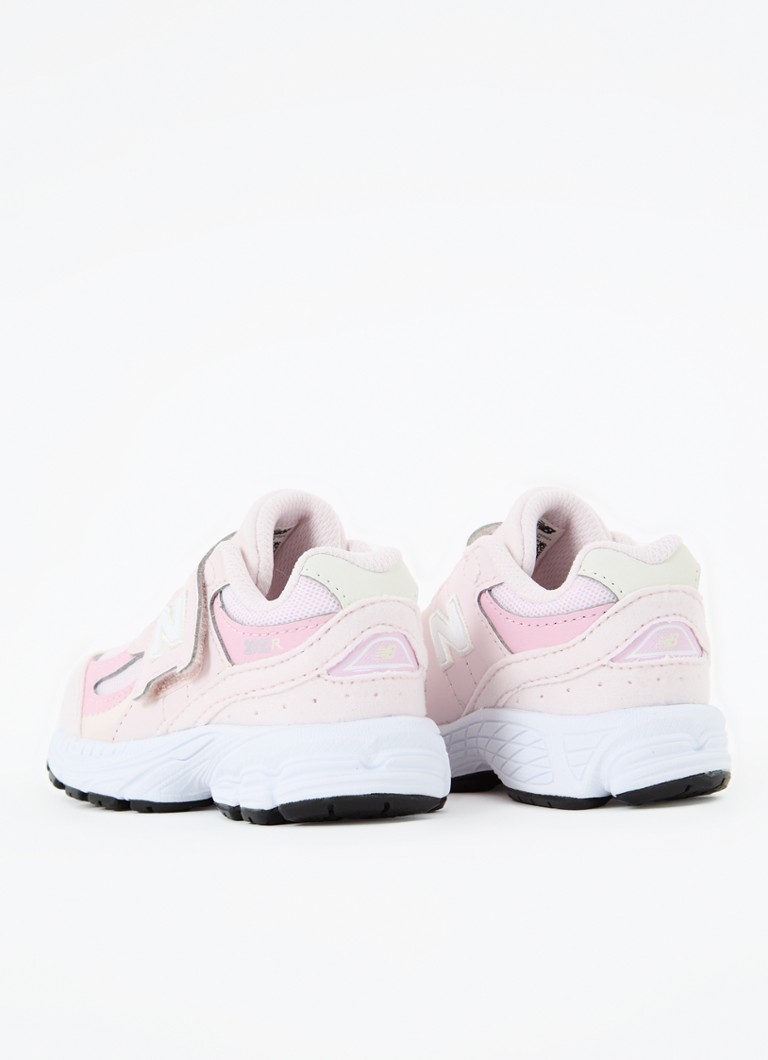 Teniși New Balance 2002R cu detalii din plasă