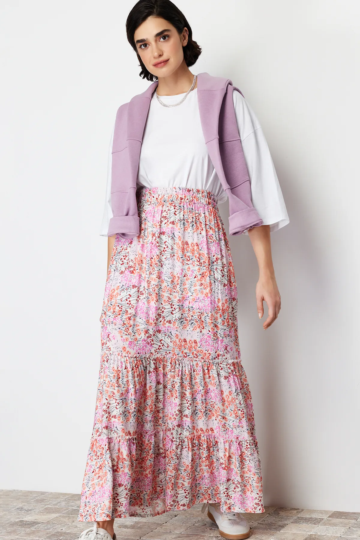 Trendyol Modest  Mehrfarbiger gewebter Rock mit Blumenmuster TCTSS22EE00000