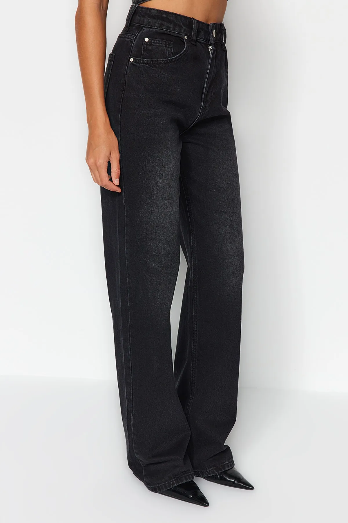 Trendyol Collection  Schwarze Jeans mit hoher Taille und weitem Bein TWOAW24JE00074