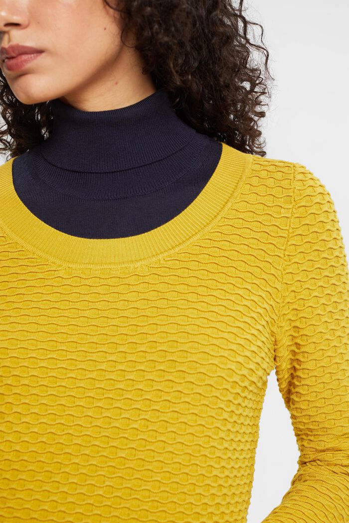 Strukturierter Pullover mit weitem Ausschnitt