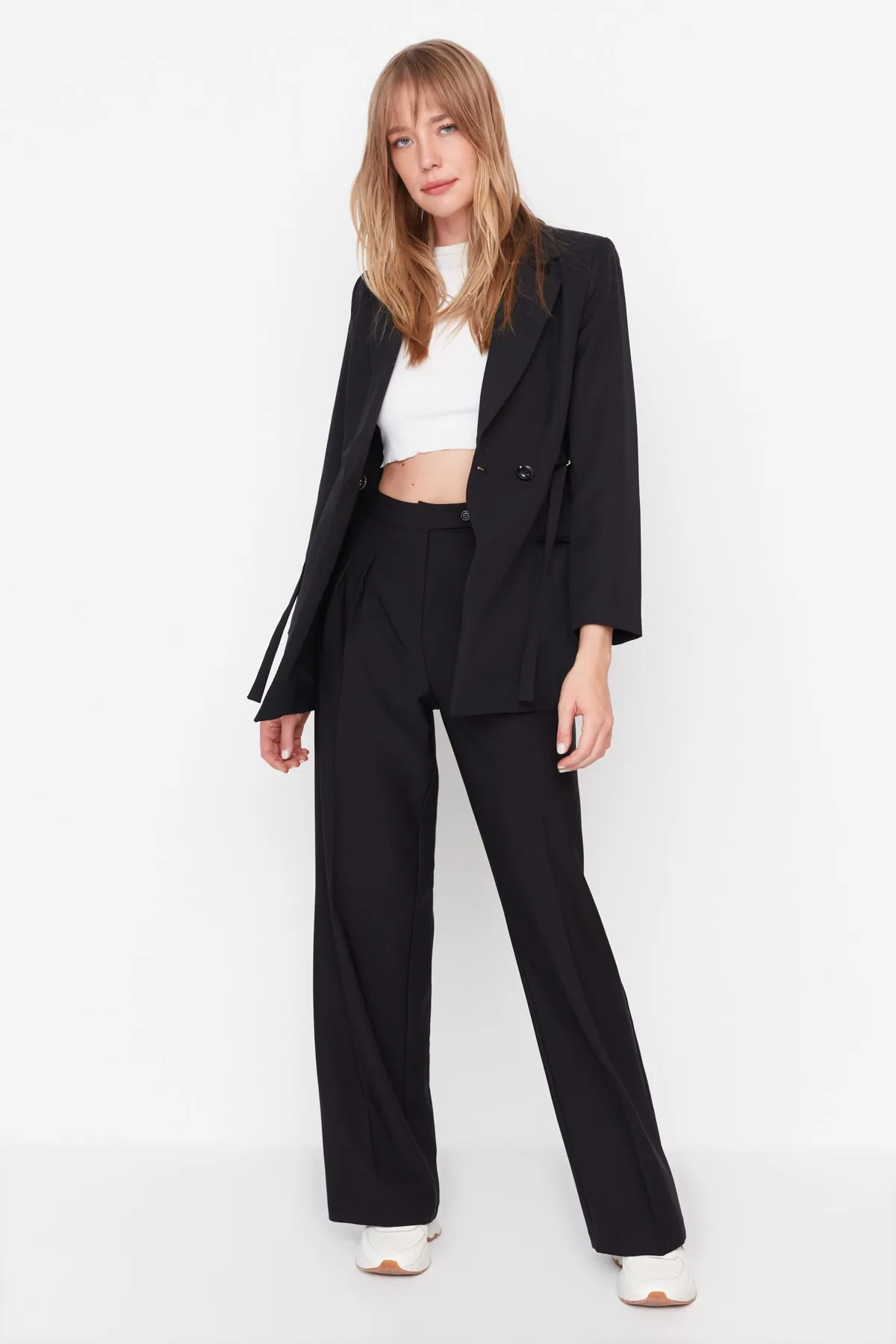 Trendyol Collection  Schwarze gewebte Hose mit weitem Bein und hoher Taille TWOAW22PL0066