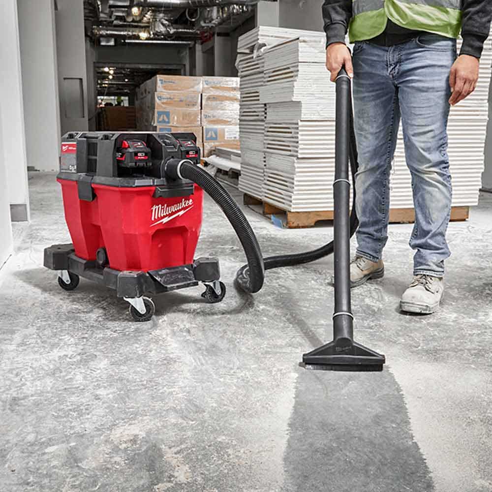 Aspirador de pó e água Milwaukee FUEL™ 34L 18V M18FVC34L0