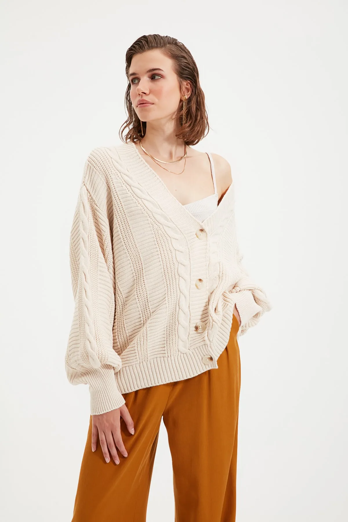 Trendyol Collection  Strickjacke mit steinfarbenem Strickdetail TWOAW22HI0176
