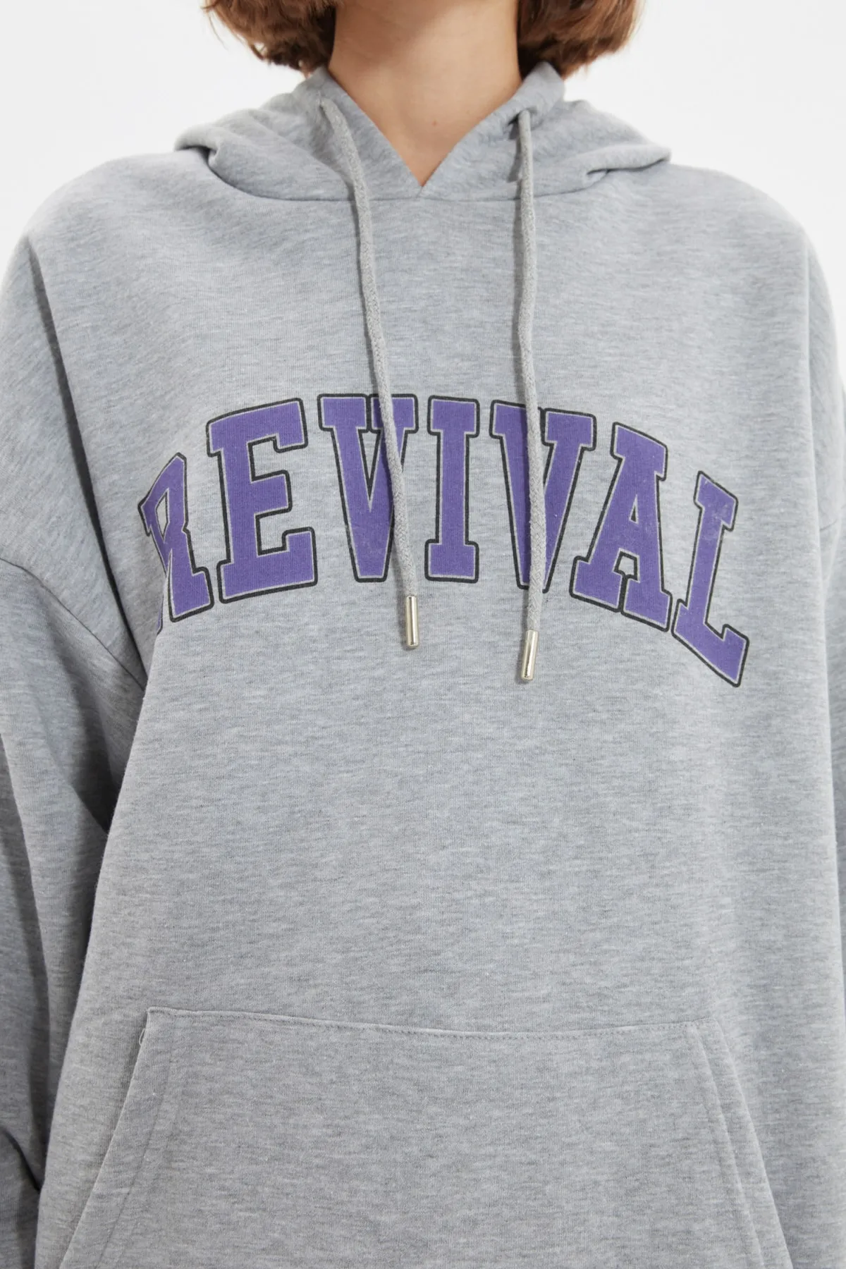 Trendyol Collection  Graues, übergroßes/weit geschnittenes Unisex-Sweatshirt aus Baumwolle mit Kapuze TMNAW22SW1462