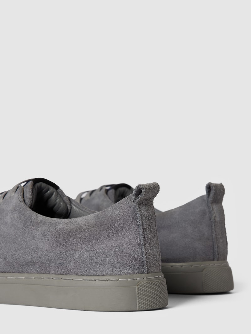 Sneaker aus Leder in hellgrau