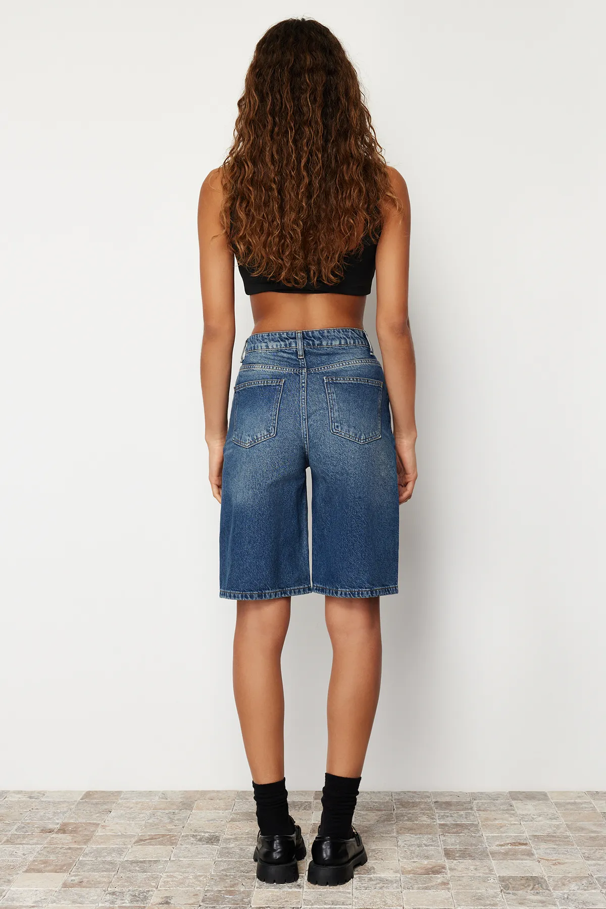 Trendyol Collection  Blaue, nachhaltigere Jeansshorts und Bermuda mit hoher Taille TWOSS24SR00007