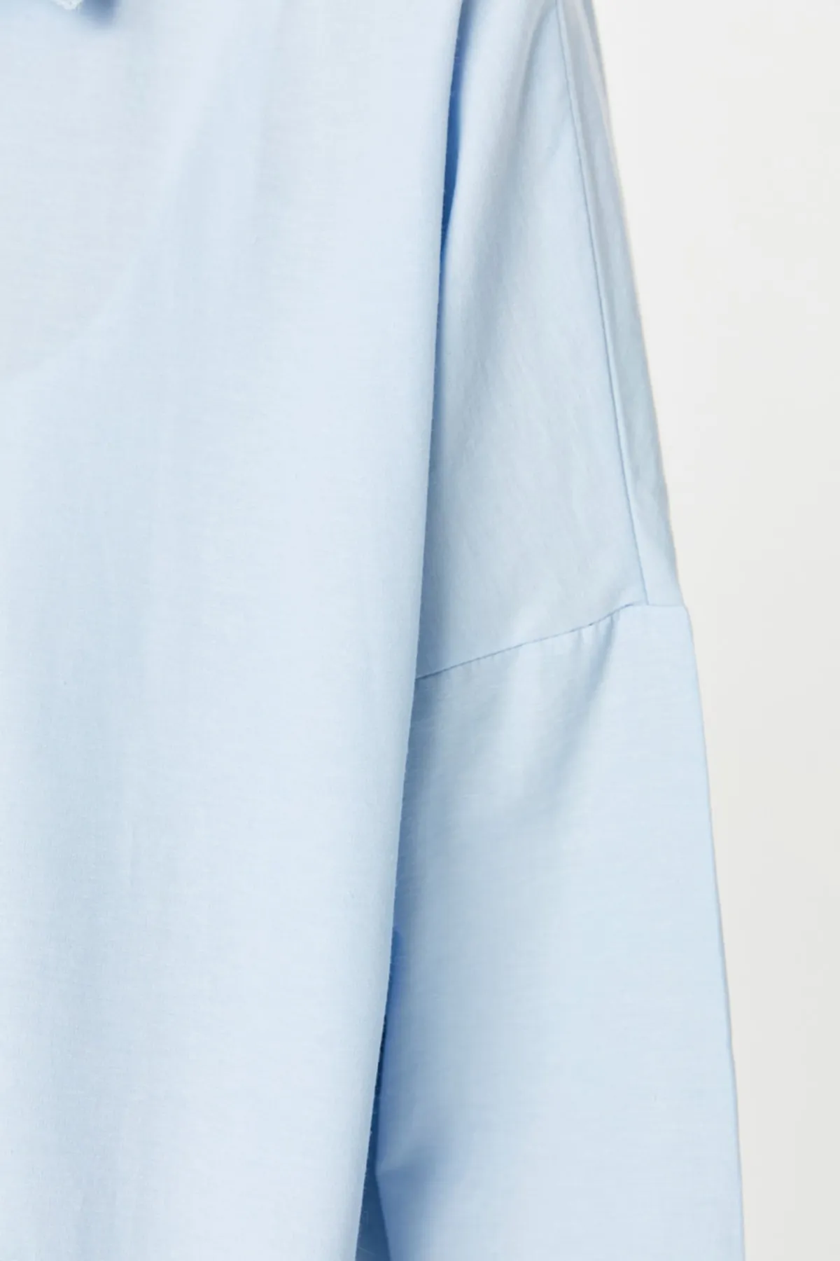 Trendyol Collection  Hellblaues Oversize-Baumwollhemd - Wide Fit Woven TWOSS22GO0669