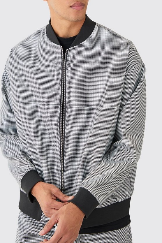 Smarte karierte Bomberjacke