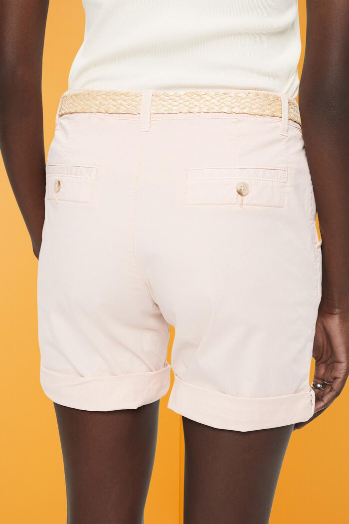 Shorts mit Raffia-Flechtgürtel