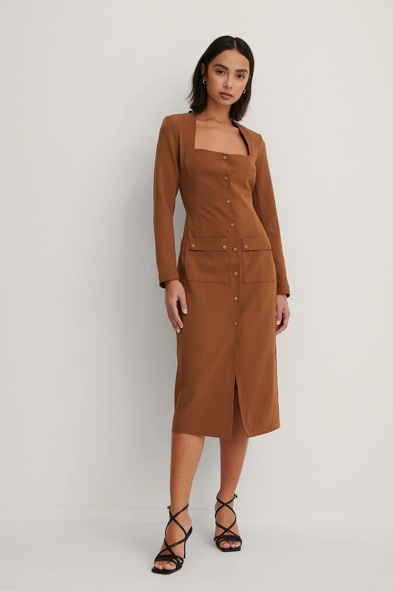 Kleid Mit Taschendetails Vorne